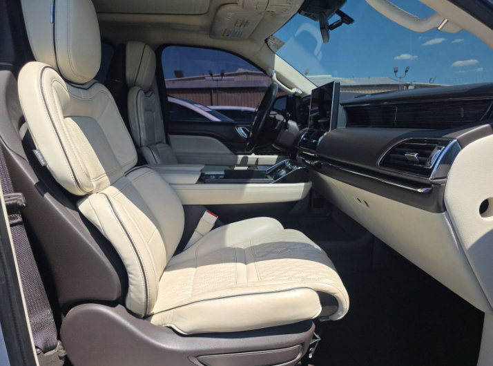 Used 2023 Lincoln Navigator Black Label AWD/4WD image 7