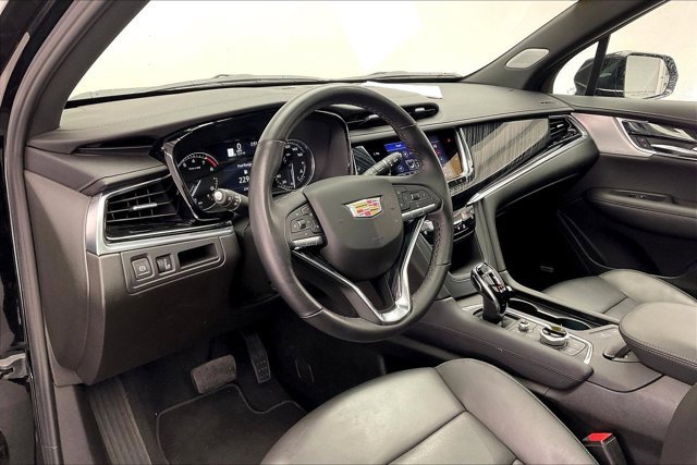 Used 2025 Cadillac XT6 Premium Luxury image 14