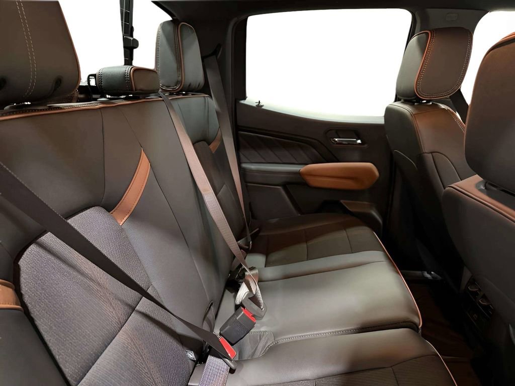 Used 2025 GMC Canyon AT4 AWD/4WD image 15