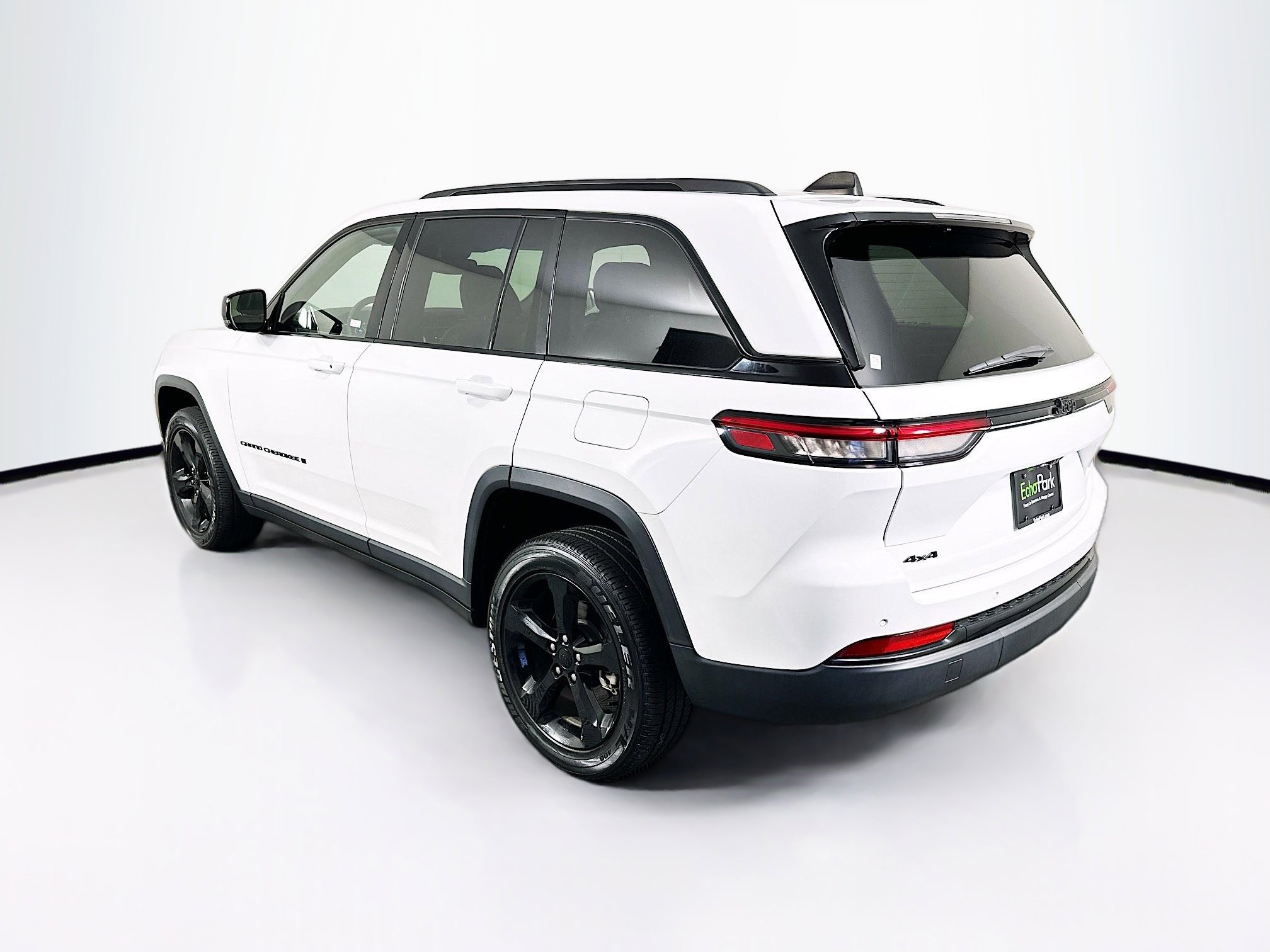 Used 2023 Jeep Grand Cherokee Altitude AWD/4WD image 5