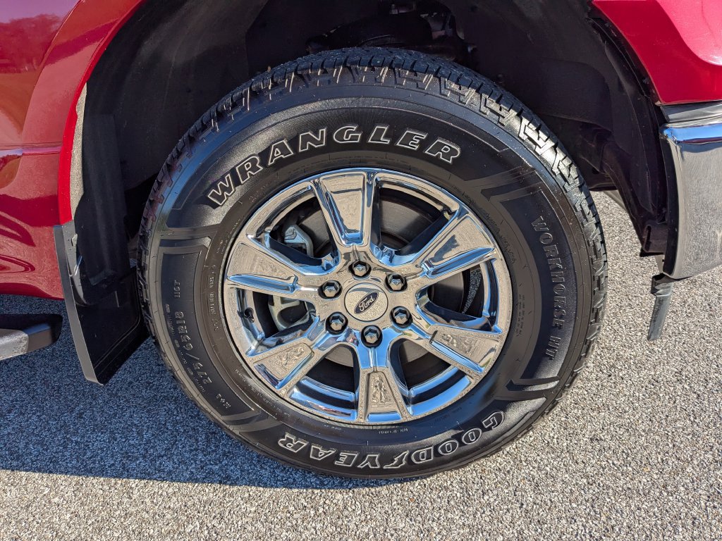 Used 2017 Ford F150 XLT w/ Equipment Group 302A Luxury AWD/4WD image 18