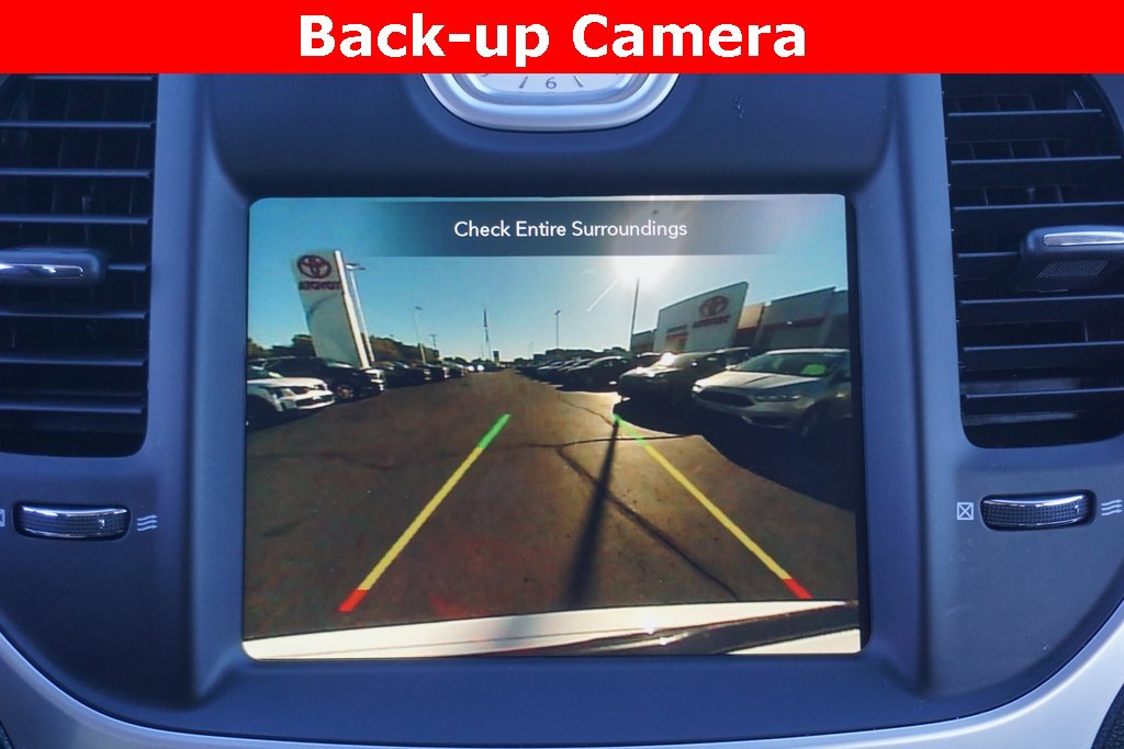 Used 2023 Chrysler 300 Touring L image 9