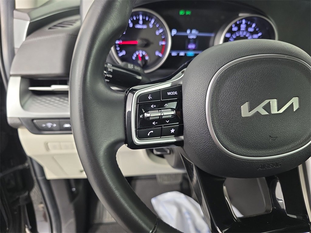 Used 2022 Kia Carnival LX image 22