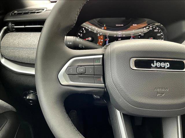 Used 2024 Jeep Compass Latitude AWD/4WD image 16