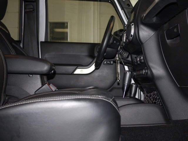 Used 2013 Jeep Wrangler Unlimited Sahara w/ Connectivity Group image 5