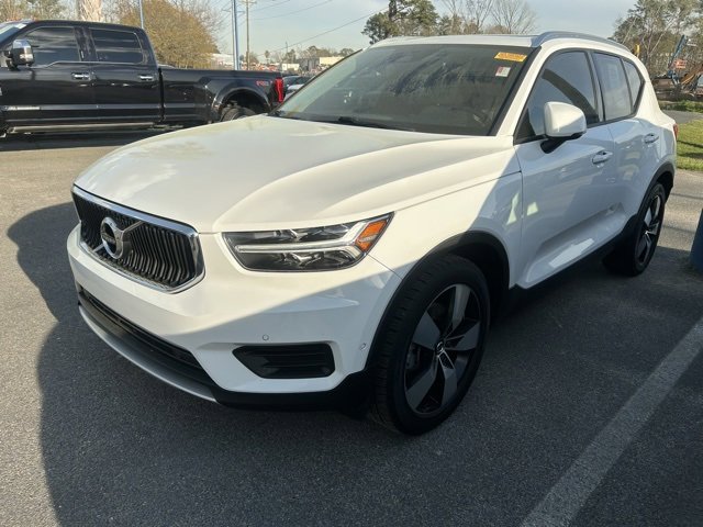 Used 2019 Volvo XC40 T5 Momentum image 1