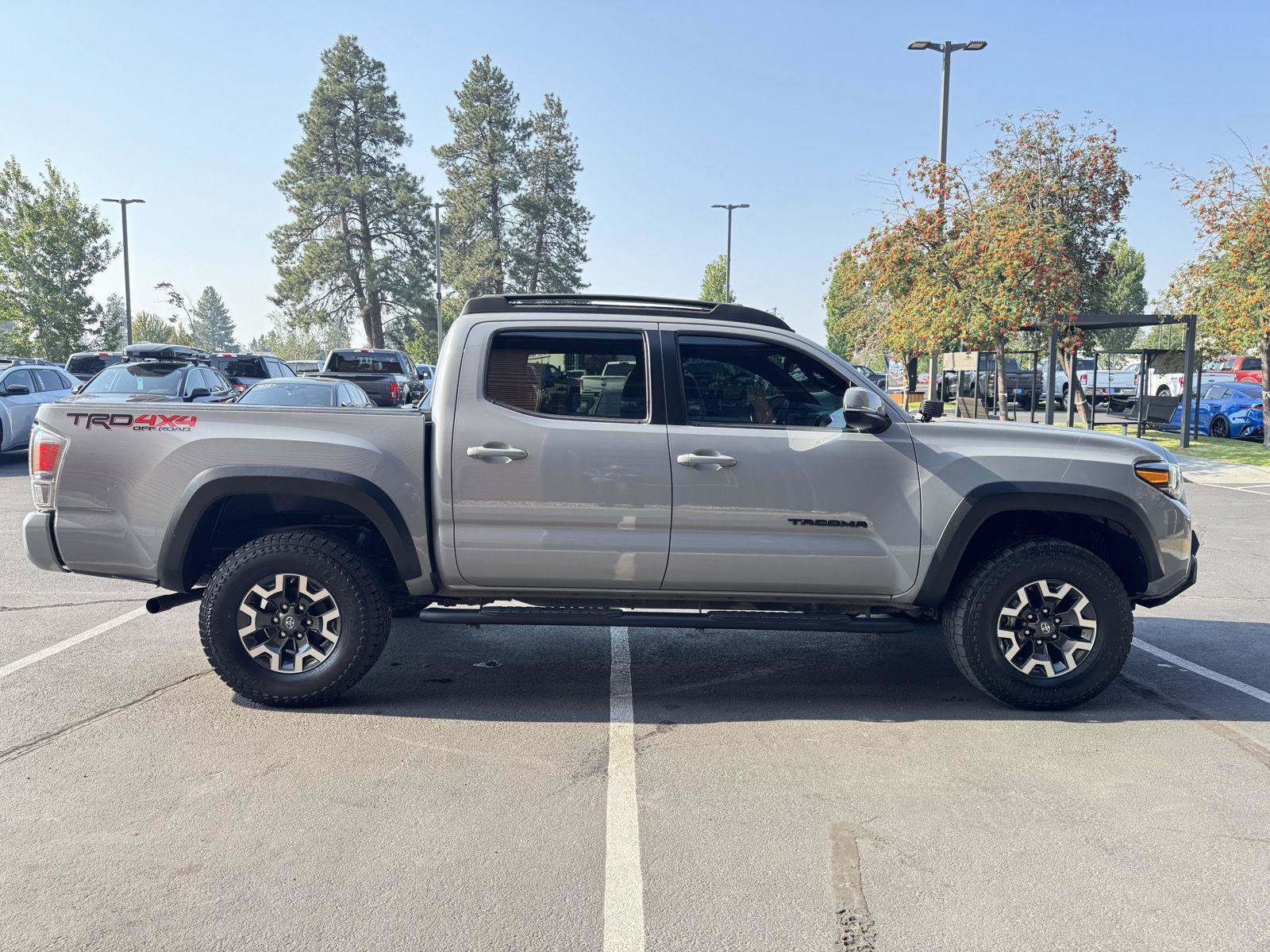 Used 2020 Toyota Tacoma TRD Off-Road w/ Technology Package AWD/4WD image 6