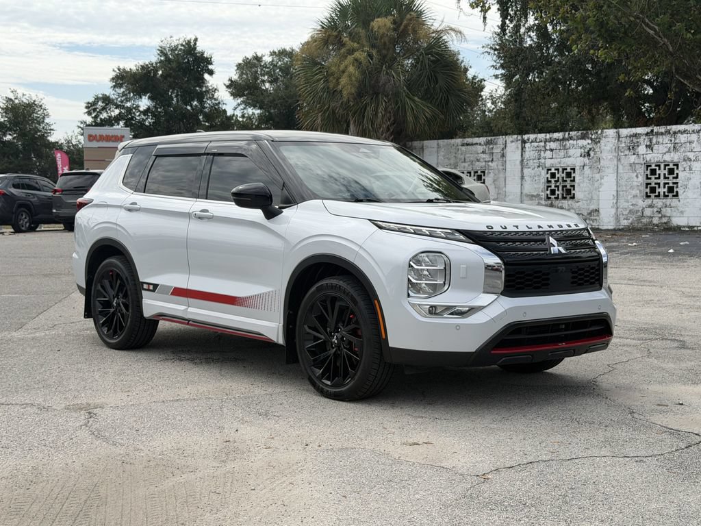 Used 2023 Mitsubishi Outlander SE AWD/4WD image 2
