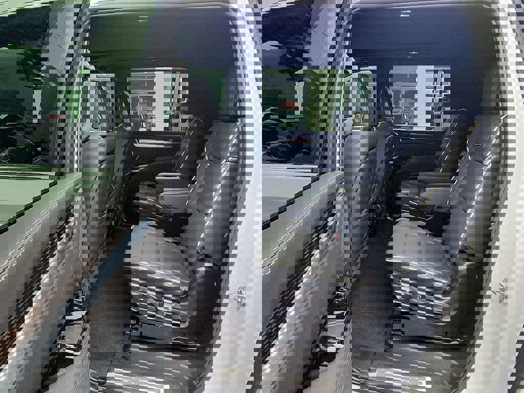 Certified 2025 Cadillac Escalade ESV Premium Luxury AWD/4WD image 24