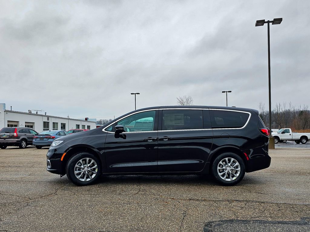 New 2026 Chrysler Pacifica Select image 7