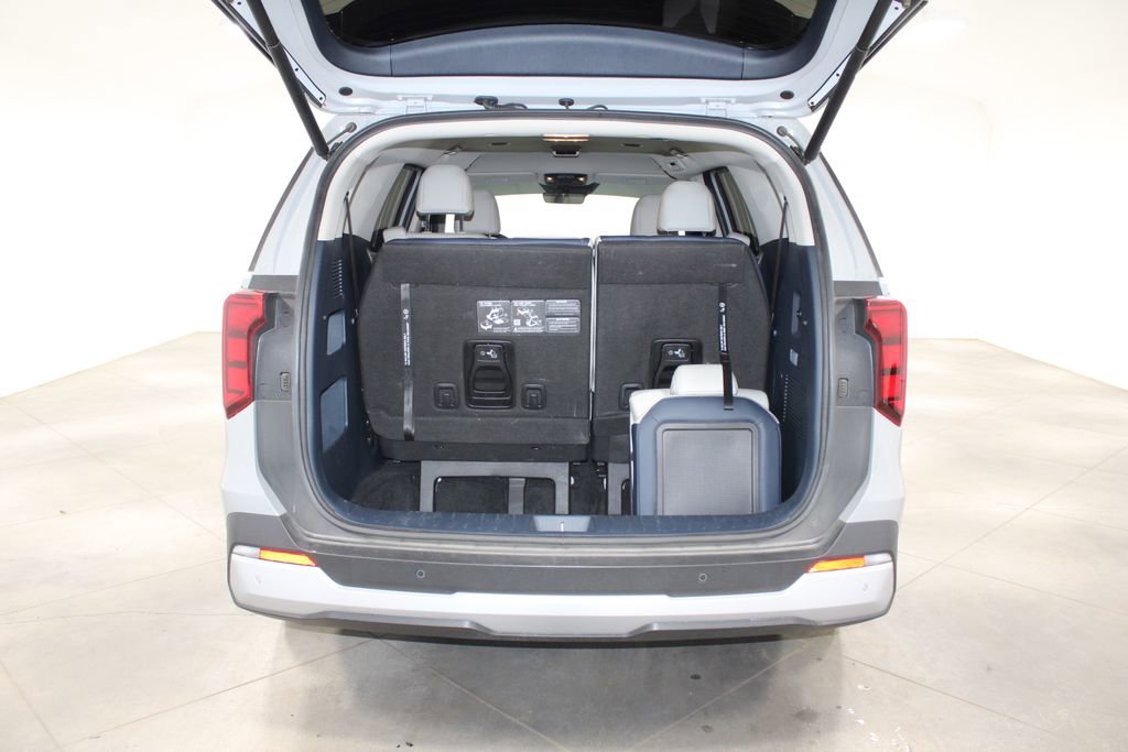 Used 2025 Kia Carnival EX image 14