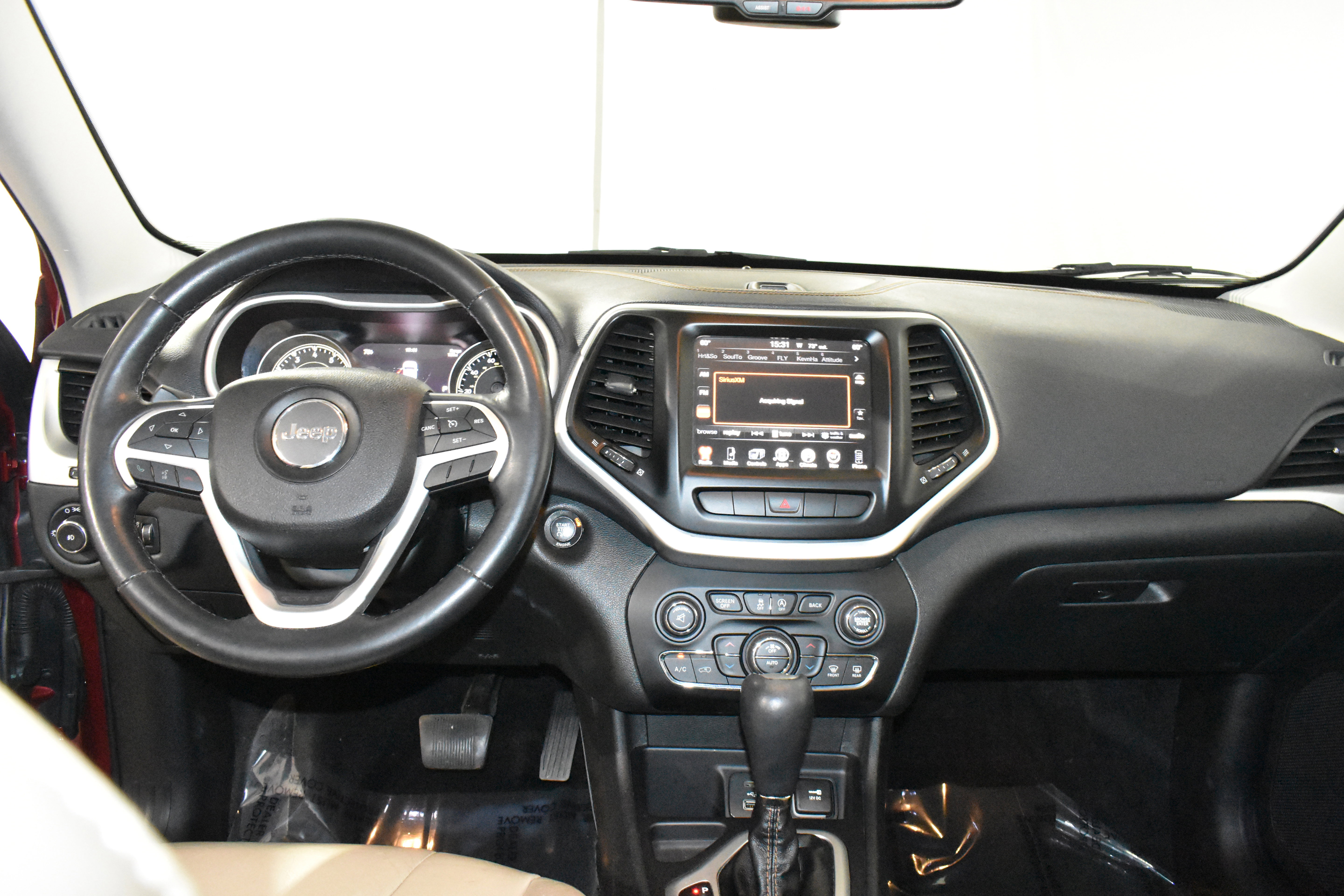 Used 2015 Jeep Cherokee Limited image 34