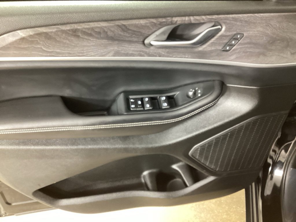 Used 2024 Jeep Grand Cherokee L Limited w/ Black Appearance Package AWD/4WD image 13