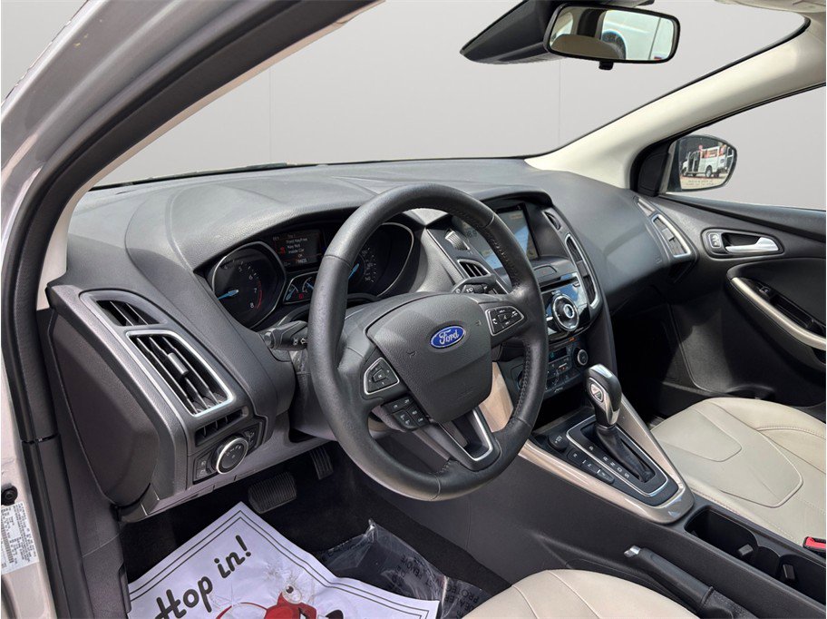 Used 2018 Ford Focus Titanium w/ Titanium Technology Package FWD image 6