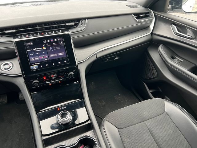 Used 2024 Jeep Grand Cherokee Altitude image 31