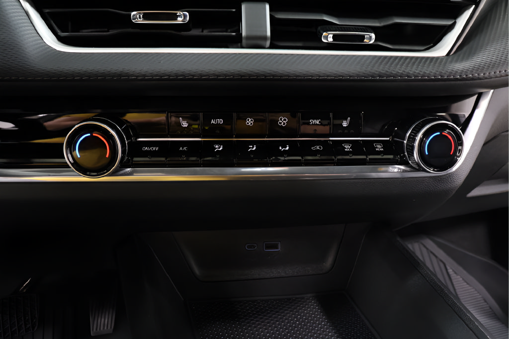 New 2027 Chevrolet Equinox LT w/ Convenience Package II FWD image 10