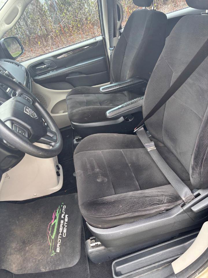Used 2012 Dodge Grand Caravan American Value Package FWD image 17