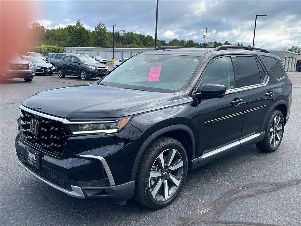 Used 2024 Honda Pilot Touring image 3