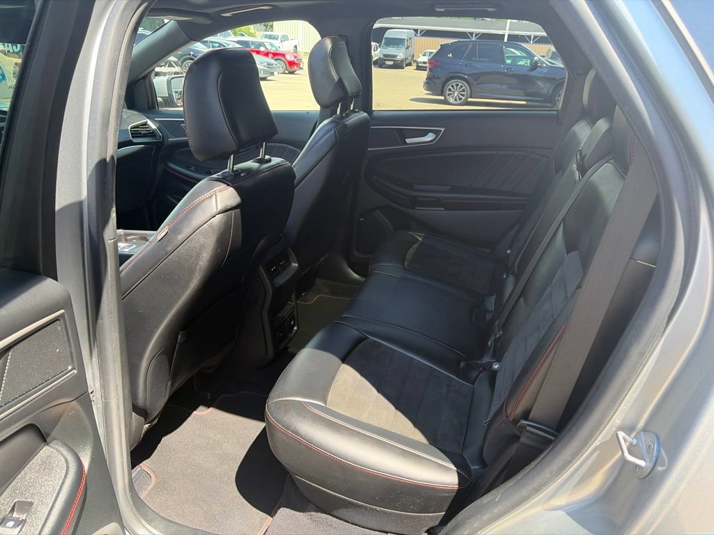 Used 2023 Ford Edge ST-Line w/ Class II Trailer Tow Package AWD/4WD image 12