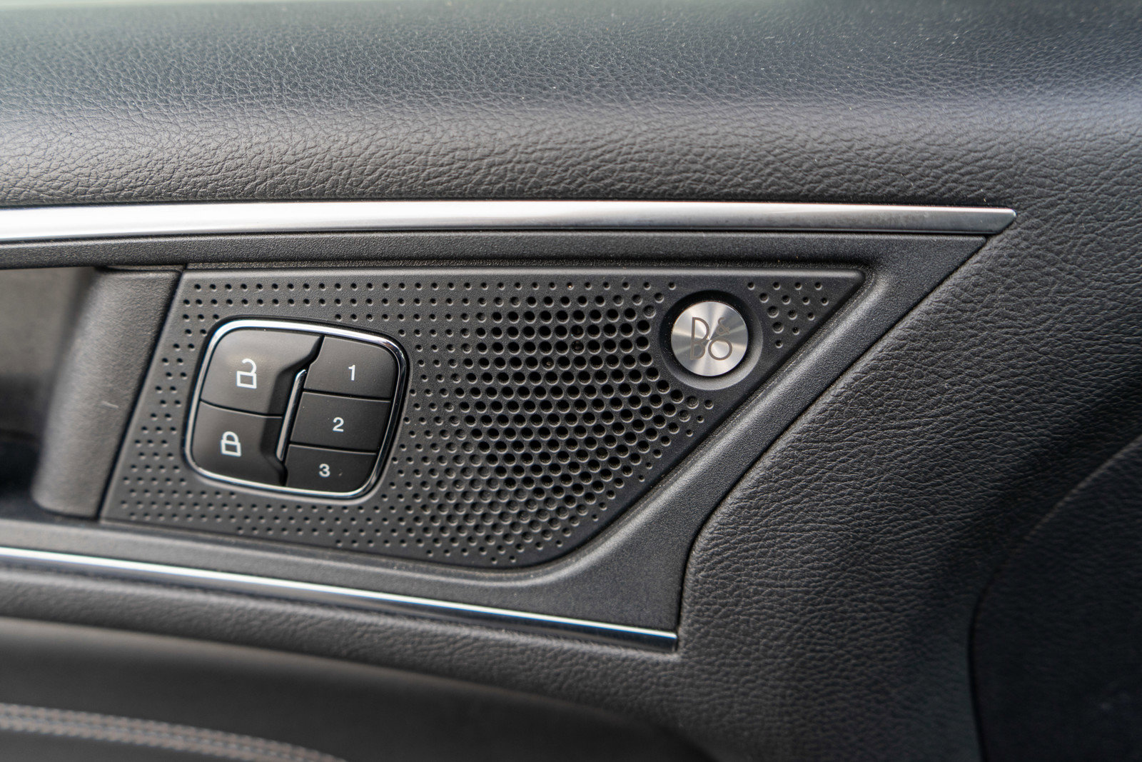 Used 2019 Ford Edge Titanium w/ Equipment Group 301A AWD/4WD image 16