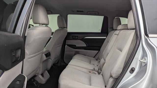 Used 2019 Toyota Highlander LE image 17