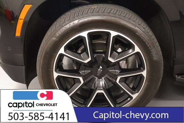 Used 2025 Chevrolet Suburban RST w/ Comfort Package AWD/4WD image 9