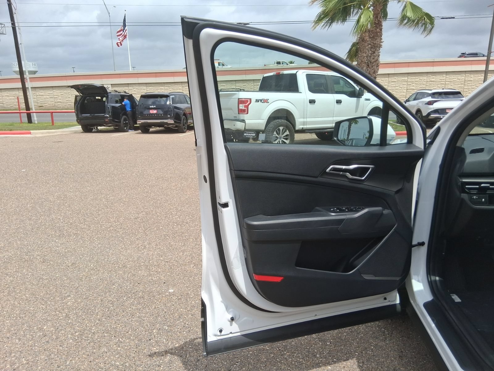 New 2026 Kia Sportage LX w/ LX Convenience Package FWD image 14