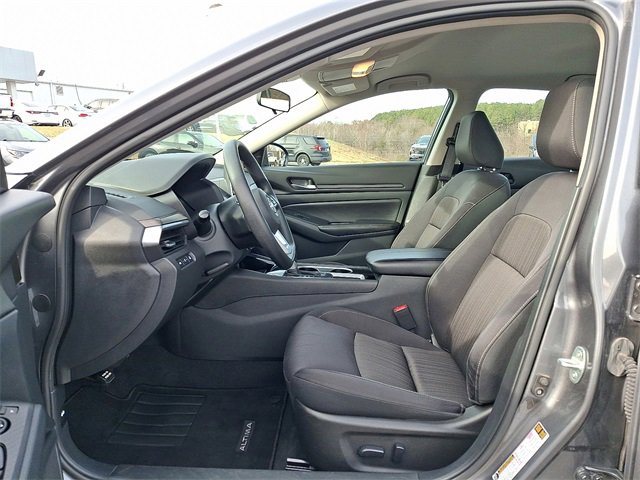 Used 2024 Nissan Altima 2.5 SV image 13