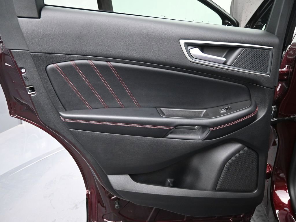 Used 2024 Ford Edge ST-Line image 17