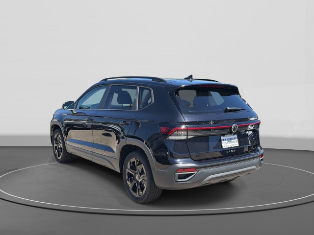 New 2026 Volkswagen Taos SE FWD image 3