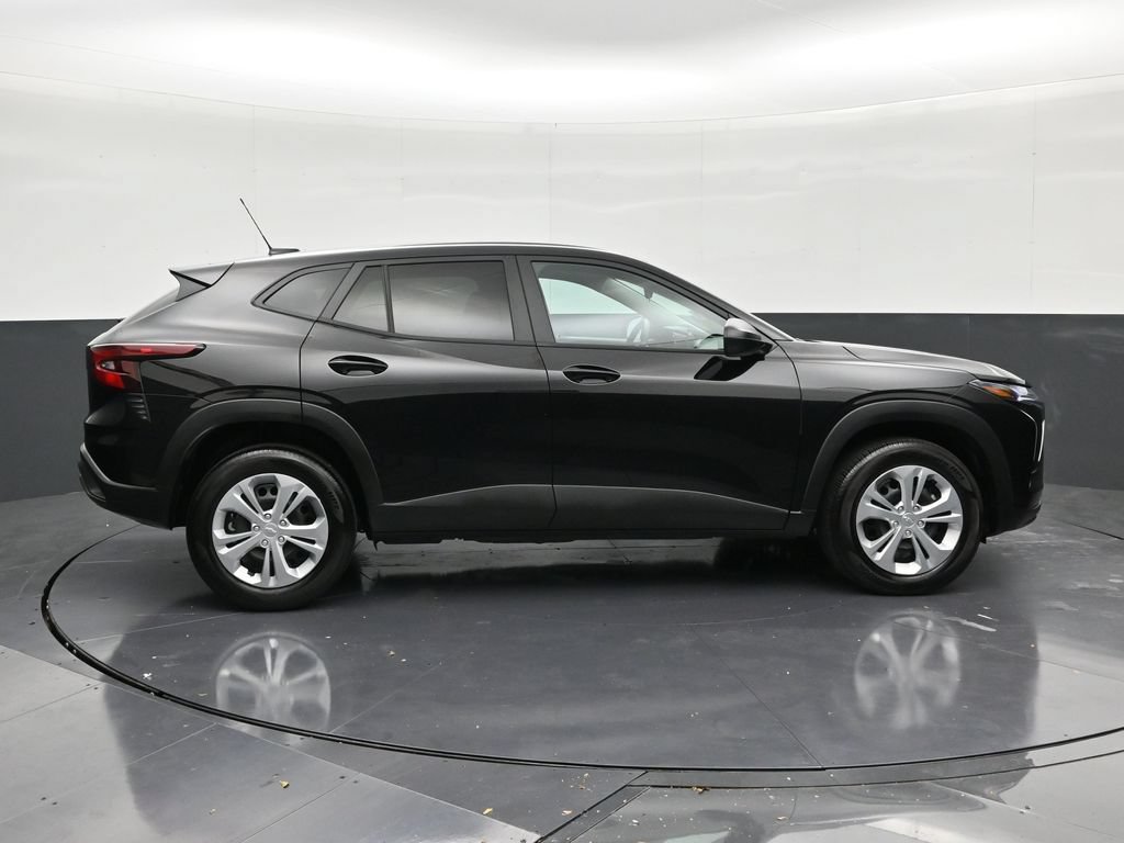 Used 2025 Chevrolet Trax LS FWD image 6