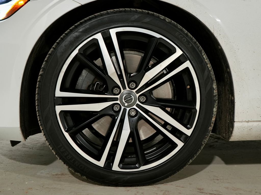 Used 2019 Volvo S60 T6 R-Design image 32