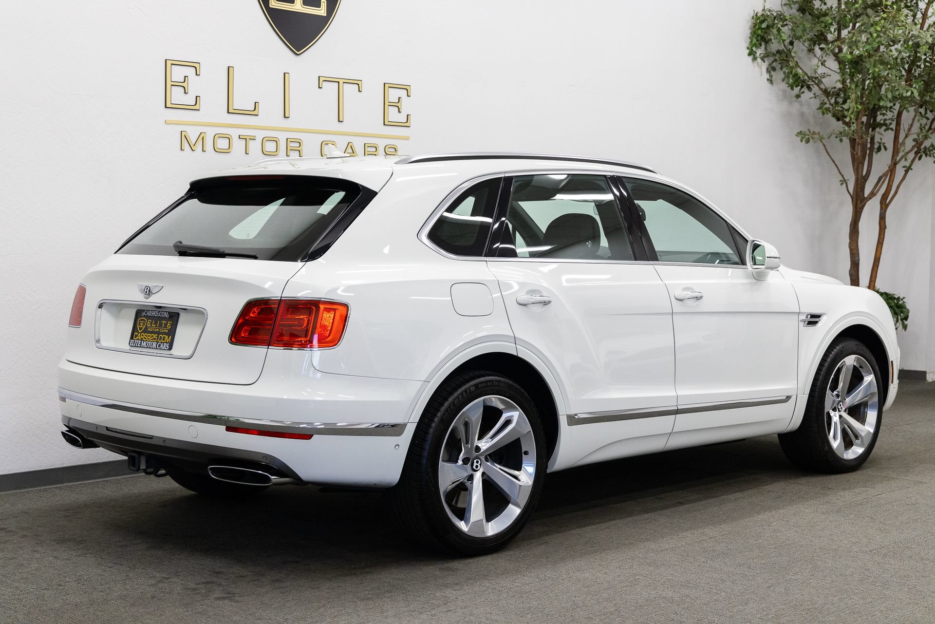 Used 2018 Bentley Bentayga AWD/4WD image 11