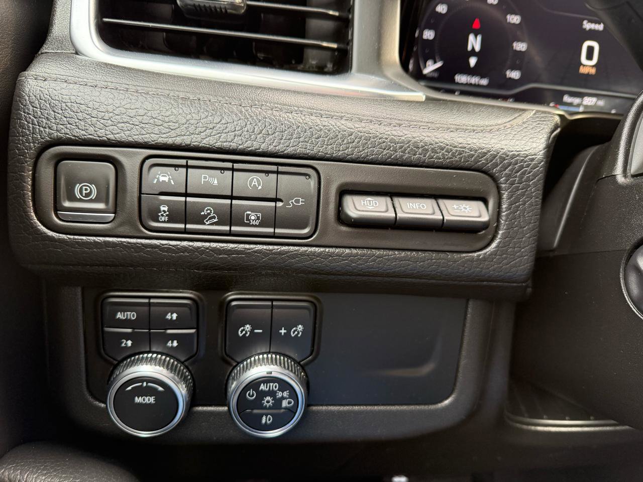 Used 2022 GMC Yukon XL Denali AWD/4WD image 31
