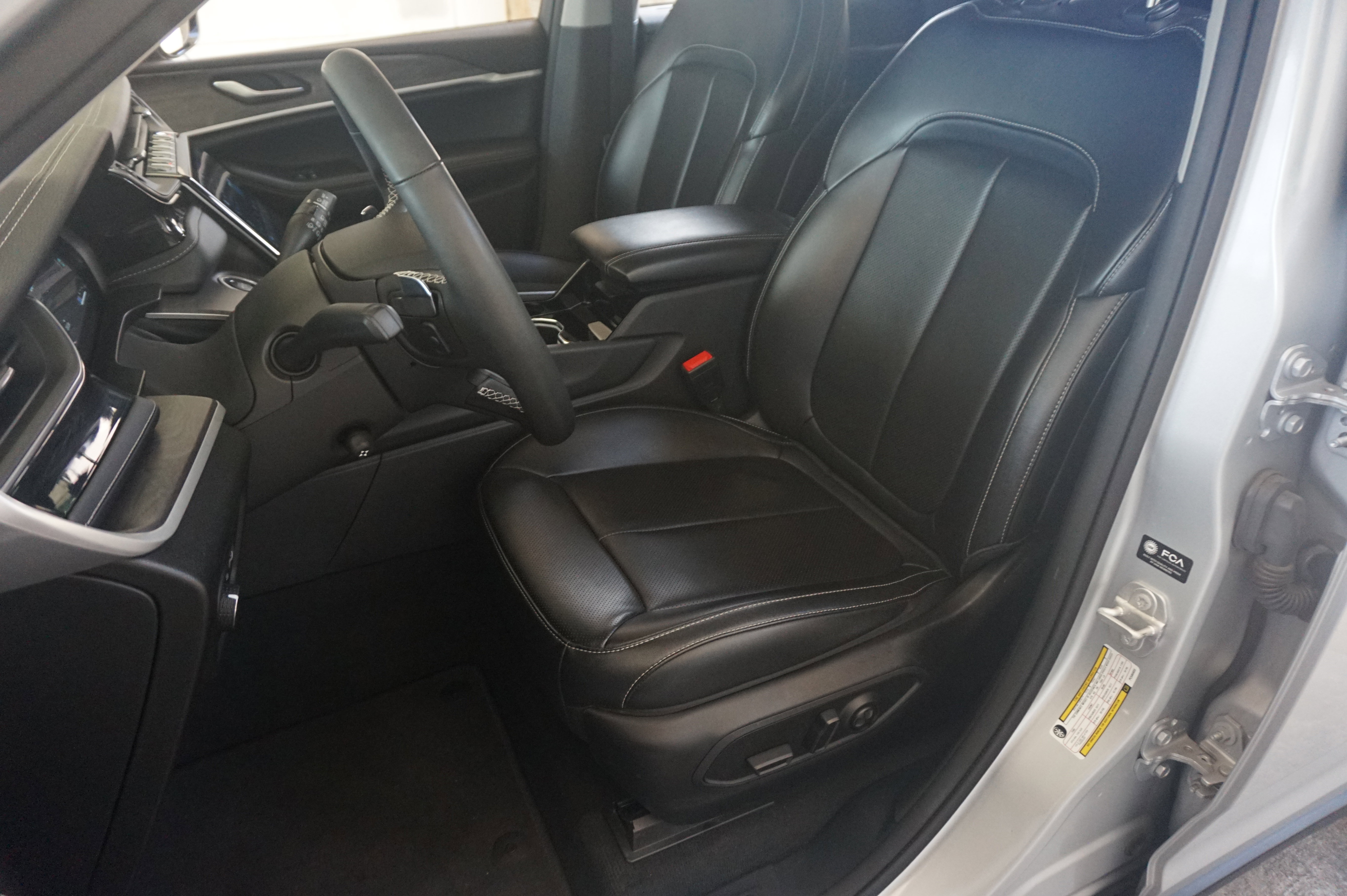 Used 2023 Jeep Grand Cherokee 4WD 4xe w/ Luxury Tech Group II image 18