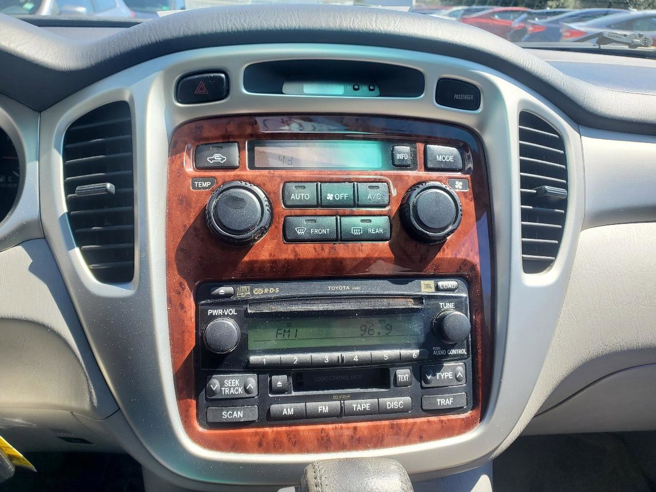 Used 2004 Toyota Highlander V6 2WD with 3rd-Row Seat image 23