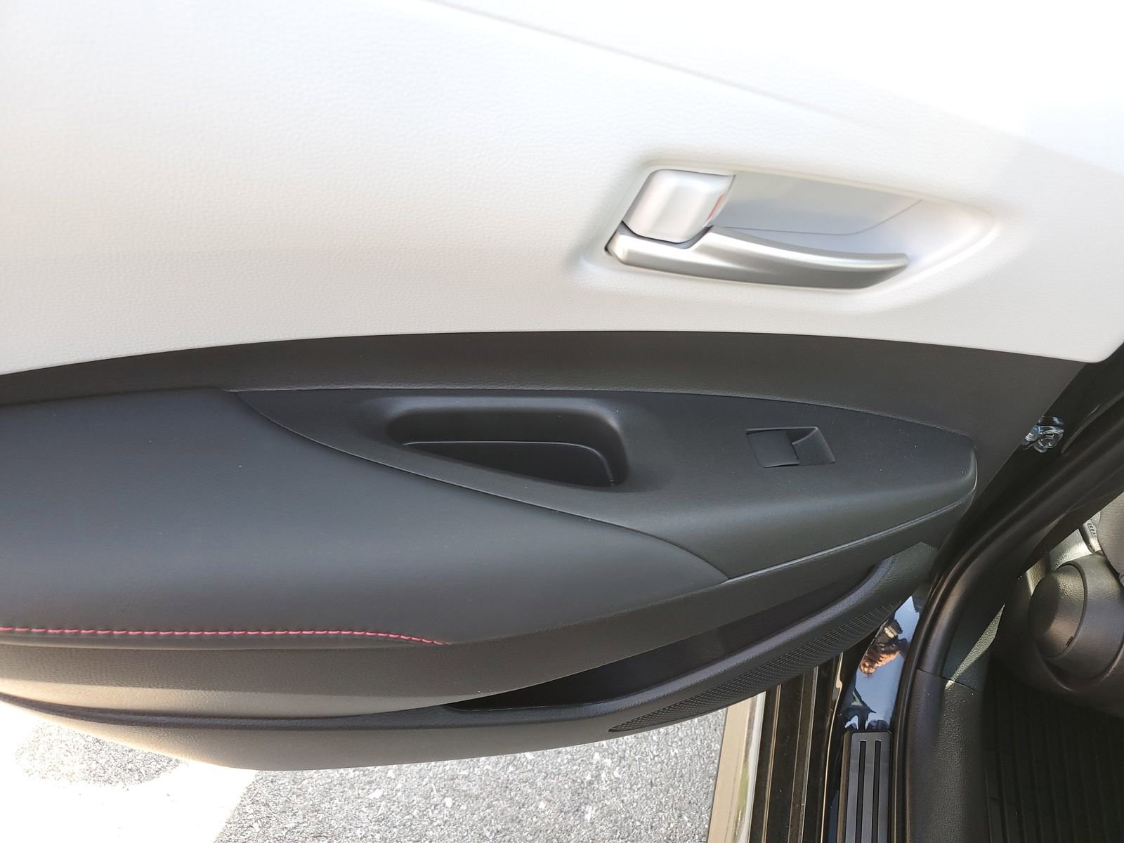 Certified 2025 Toyota Corolla SE w/ Convenience Package FWD image 16