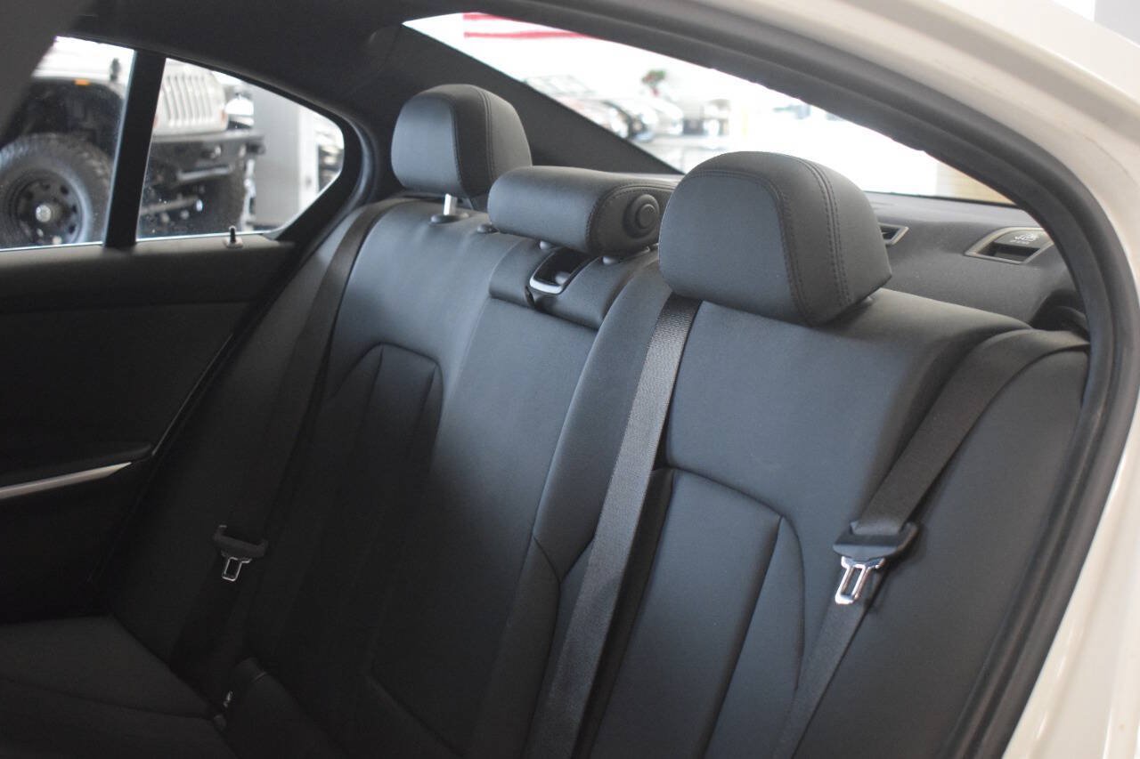 Used 2019 BMW 330i Sedan w/ Driving Assistance Package RWD image 51