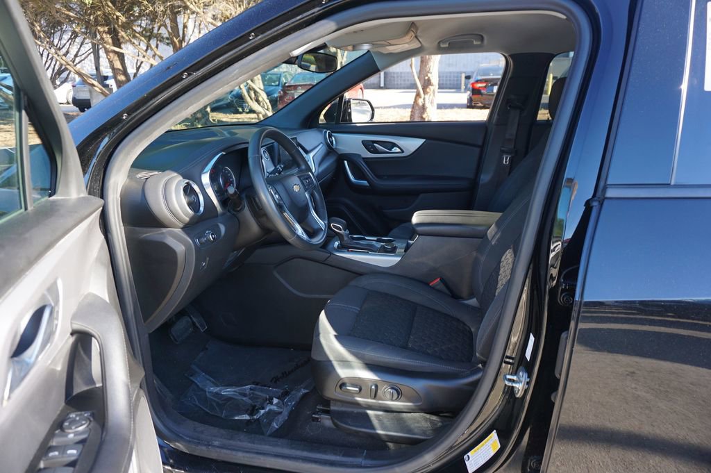 Used 2021 Chevrolet Blazer LT image 2