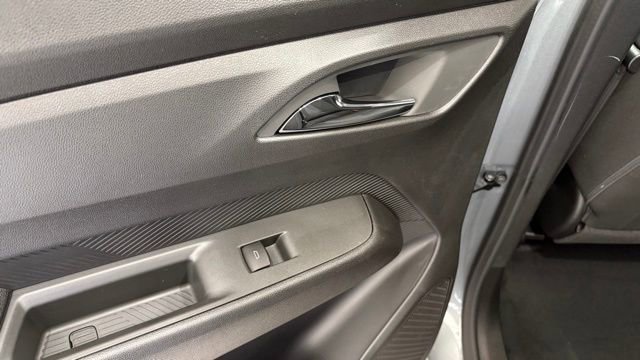 New 2027 Chevrolet Bolt LT w/ Comfort Package FWD image 18