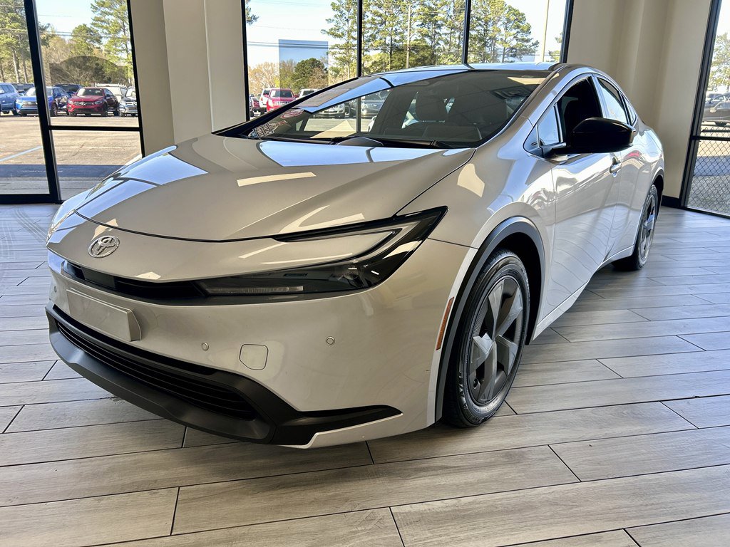 Used 2025 Toyota Prius LE image 3