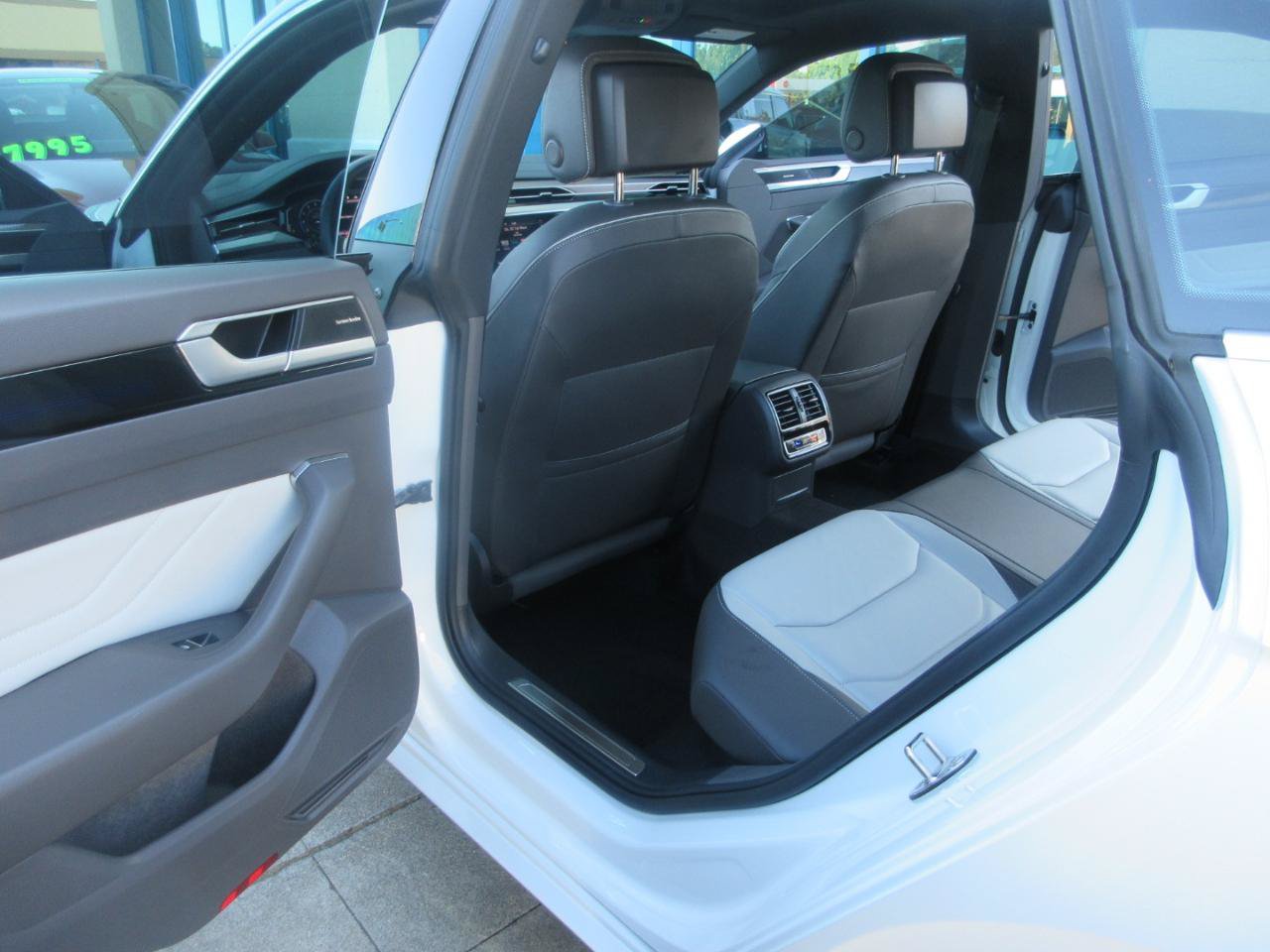 Used 2023 Volkswagen Arteon SEL Premium AWD/4WD image 40