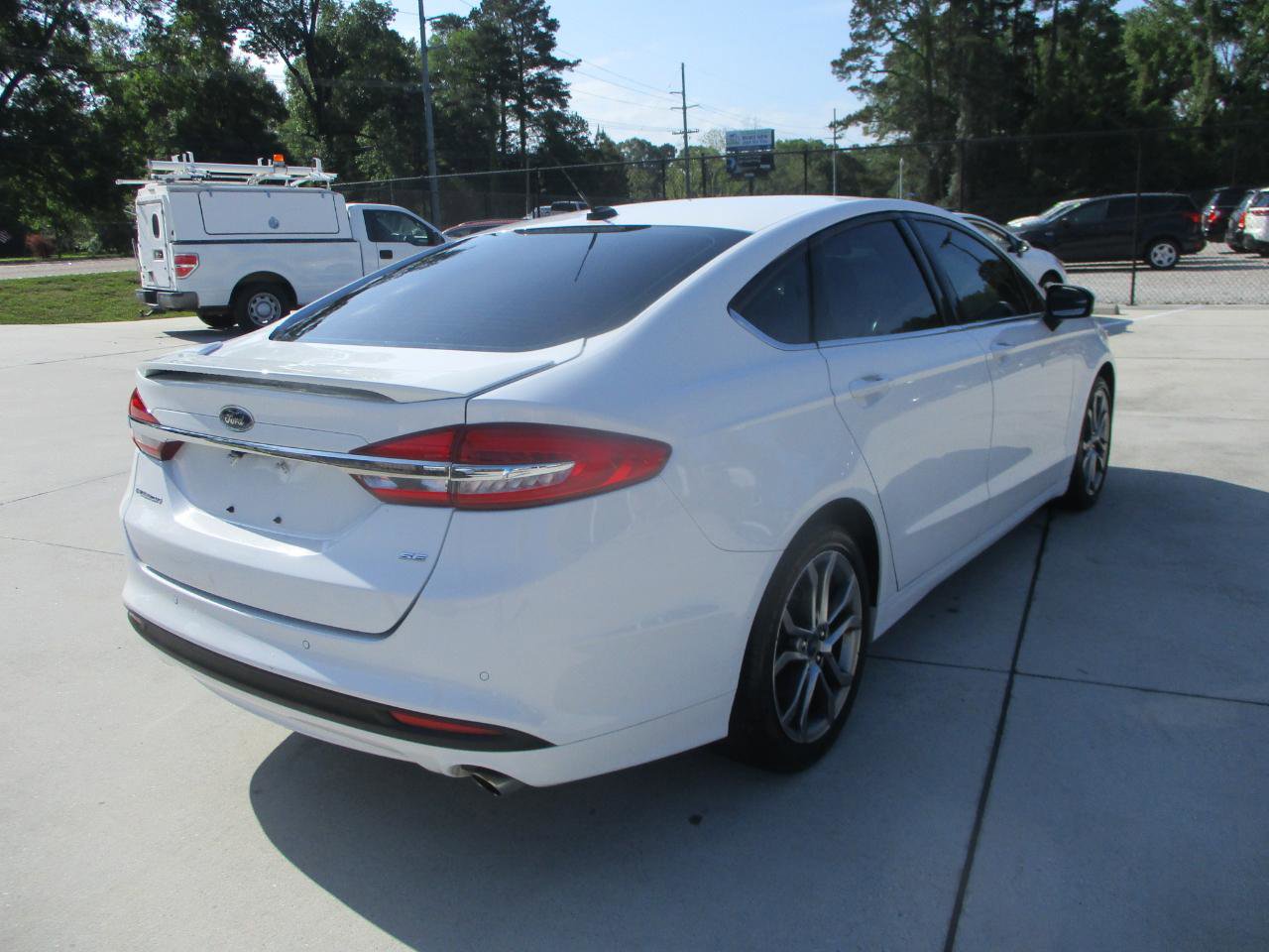 Used 2017 Ford Fusion SE w/ Equipment Group 201A image 24