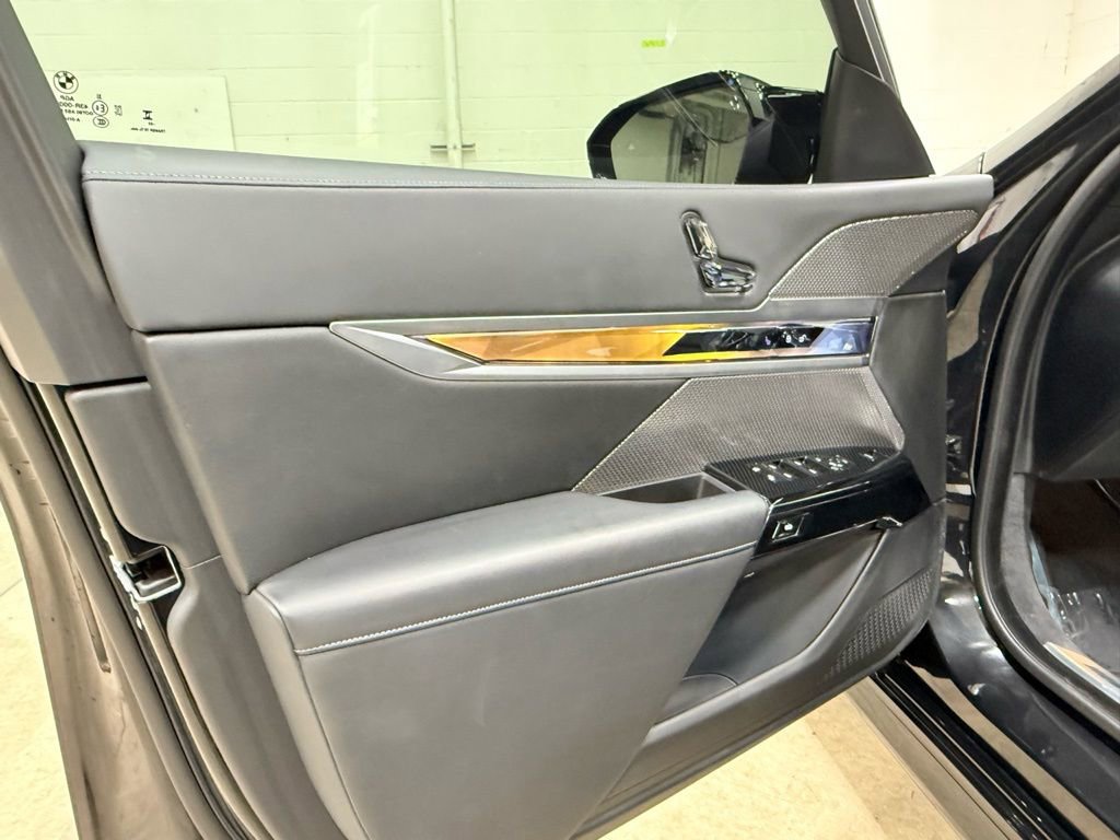 Used 2024 BMW i7 M70 w/ Premium Package image 37