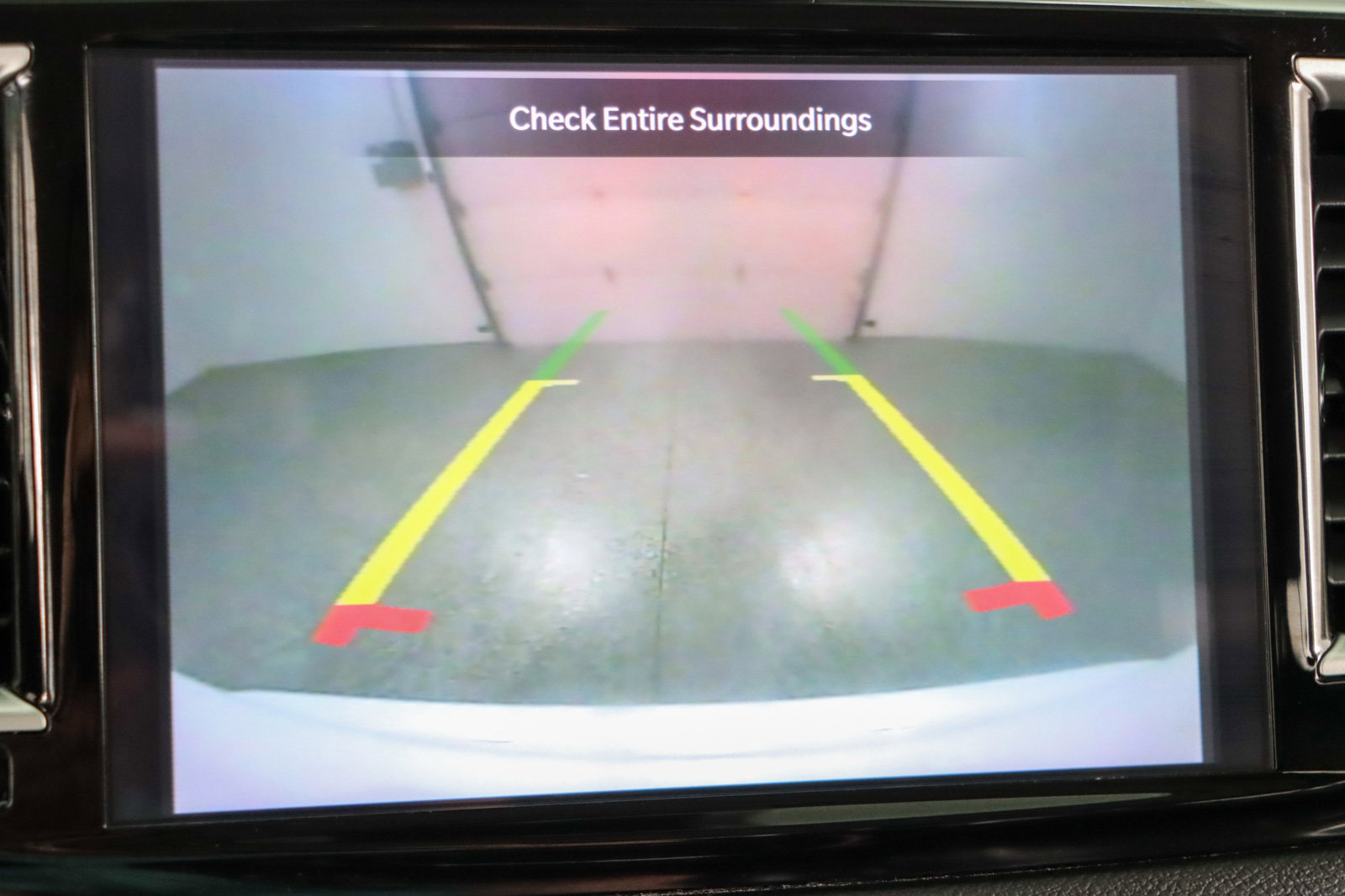 Used 2023 Chrysler Pacifica Touring-L image 19