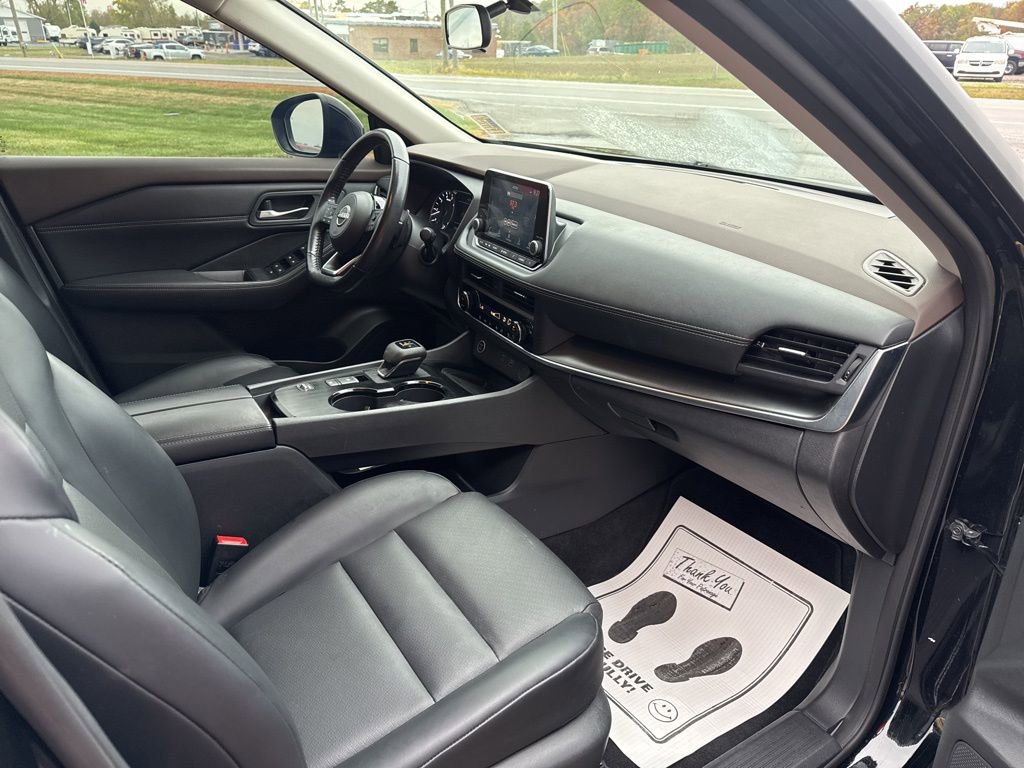 Used 2023 Nissan Rogue SV w/ SV Premium B Package image 18
