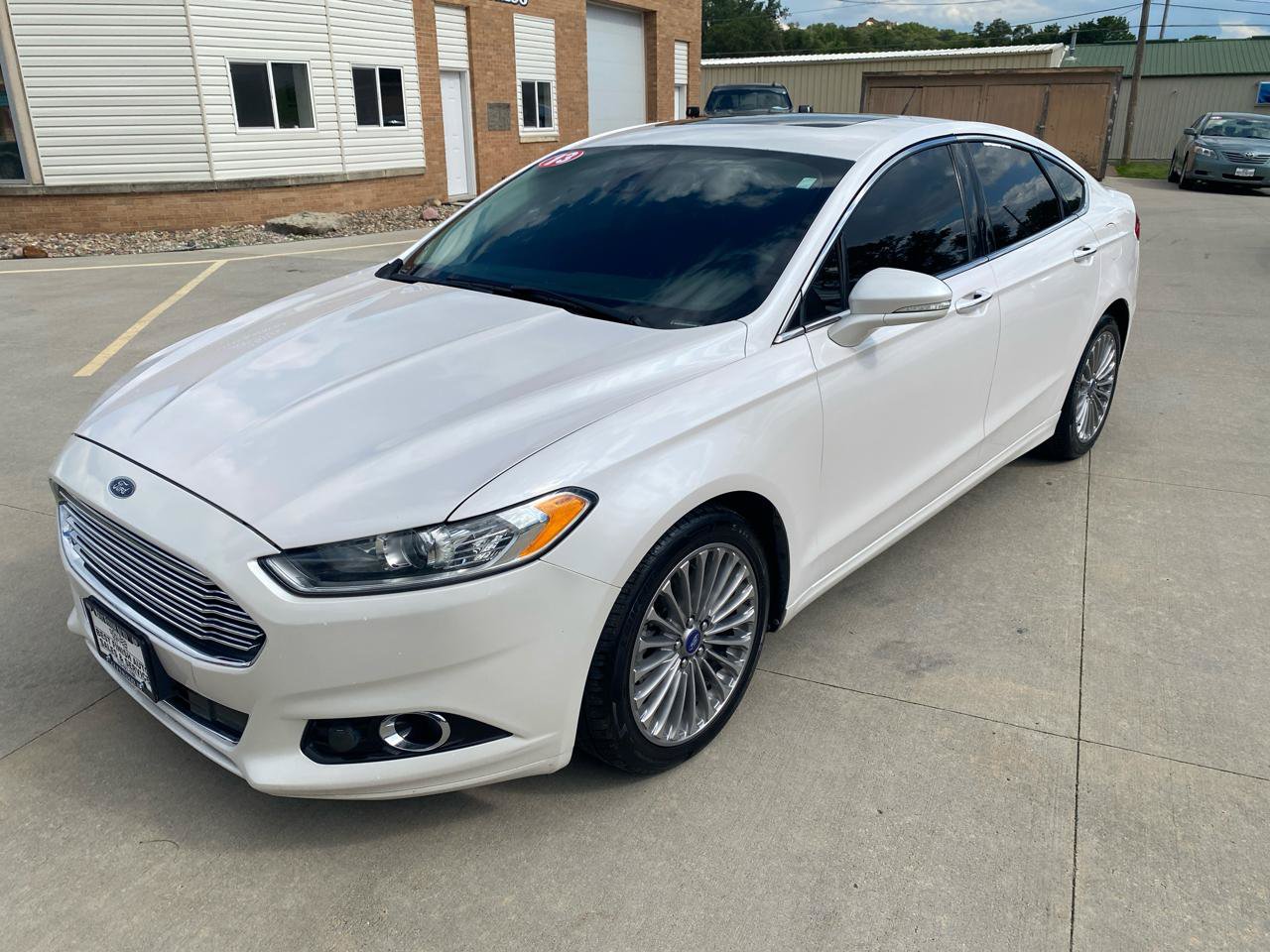 Used 2013 Ford Fusion Titanium w/ Titanium Driver Assist Pkg AWD/4WD image 2