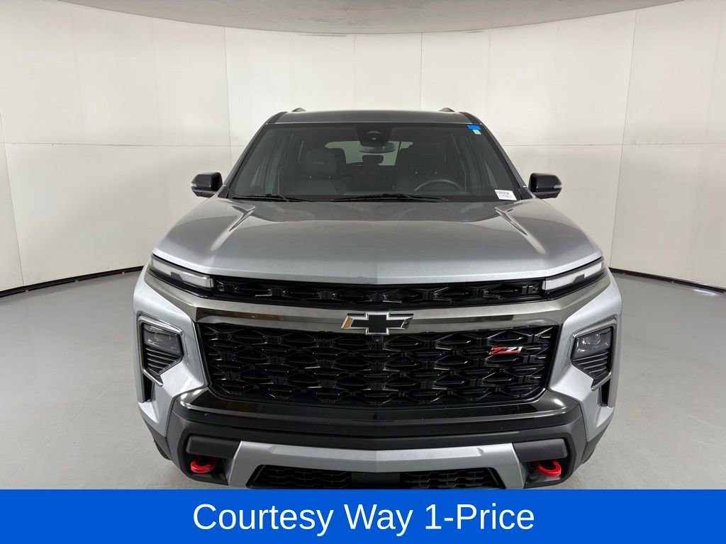 Used 2025 Chevrolet Traverse Z71 w/ Driver Confidence Package AWD/4WD image 4