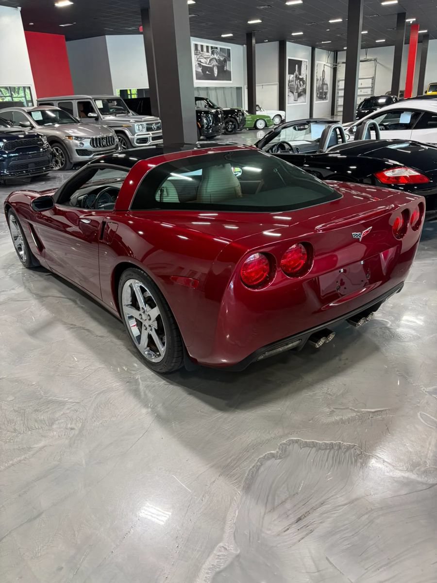 Used 2007 Chevrolet Corvette Coupe w/ Preferred Equipment Group RWD image 2