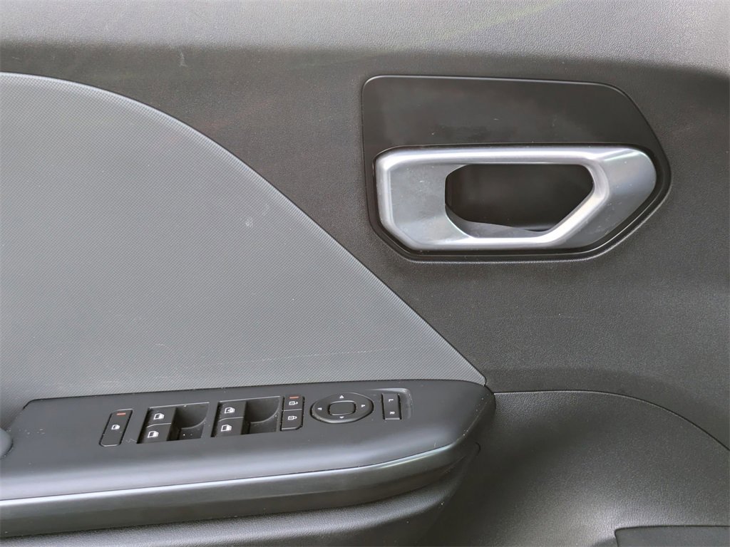 Used 2025 Kia K4 LXS image 13